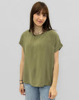 Blusa fluida con bottoni sul retro e maniche corte