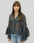 Blusa leggera a righe con maniche ampie a balze