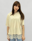 T-shirt over con inserto in pizzo sul fondo
