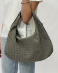 Borsa hobo in suede intrecciato