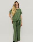 Completo morbido con pantaloni palazzo e top relaxed