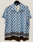 Camicia a pois con maniche corte e fondo decorato