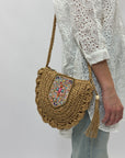 Borsa tracolla in paglia con decorazioni