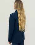 Blazer strutturato con chiusura asimmetrica