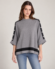Maglia donna con bottoni sulle maniche e bordi a contrasto Grigio indossata da Polly 2, foto 1