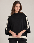 Maglia donna con bottoni sulle maniche e bordi a contrasto Nero indossata da Polly 2, foto 3