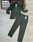 Pantaloni a sigaretta con svolta