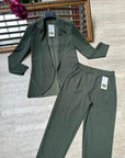 Pantaloni a sigaretta con svolta