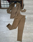 Pantaloni a sigaretta con svolta