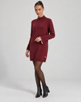 Abito lupetto in maglia con perle bordeaux con Polly 6 – vista tre quarti