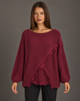 Maglia donna oversize con incrocio e bordi in pizzo bordeaux su Polly 4 — vista frontale