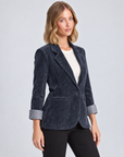 Blazer donna in ciniglia blu indossato da Polly 5, vista tre quarti
