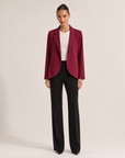 Blazer morbido effetto tailoring Bordeaux indossato da Polly 6 - vista frontale