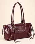 Borsa a spalla in ecopelle bordeaux, vista tre quarti