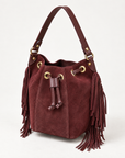 Borsa secchiello in vera pelle scamosciata bordeaux con frange - vista tre quarti