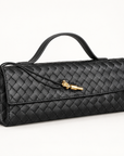 Borsa a mano in vera pelle intrecciata nera con dettaglio dorato – tre-quarti