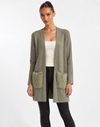 Cardigan lungo aperto con tasche effetto pelliccia Verde indossato da Polly 6
