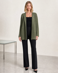 Cardigan verde militare indossato da Polly 5, vista frontale