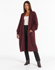 Cardigan lungo con tasche in misto mohair e lana Bordeaux indossato da Polly 4