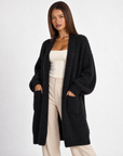 Cardigan lungo aperto con tasche in misto mohair e lana Nero indossato da Polly 4 – vista tre quarti
