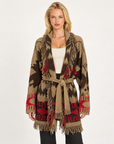 Cardigan donna fantasia geometrica con frange e cintura Beige, indossato da Polly 7 - vista frontale