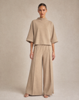 Completo 7256 Taupe indossato da Polly 6, vista frontale