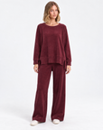 Completo donna in ciniglia bordeaux indossato da Polly 5 – vista frontale