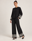Completo donna nero in maglia con dettagli a contrasto – Polly 6 – vista tre quarti