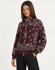 Felpa donna paisley bordeaux con zip e collo alto – vista di tre quarti su Polly 4