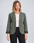 Giacca donna aperta effetto suede verde indossata da Polly 5, vista frontale