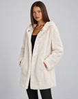 Giacca donna effetto pelliccia Bianco con cappuccio, Polly 4, vista tre quarti
