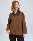 Giacca effetto suede T12 5057 indossata da Polly 5 - vista a tre quarti