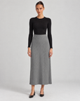 Gonna lunga in maglia a costine Grigio indossata da Polly 6 - vista frontale