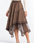 Gonna donna marrone con pizzo e tulle indossata da Polly 6 – primo piano