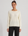 Maglia donna girocollo morbida in misto viscosa Bianco indossata da Polly 6 - vista frontale