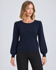 Maglia girocollo B13 11919 Blu indossata da Polly 5 - vista frontale