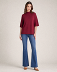 Maglia donna collo alto mezza manica 8103 - Bordeaux frontale - Polly 2 con jeans e décolleté