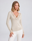 Maglia in cotone e cashmere con pizzo indossata da Polly 5, vista frontale