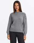 Maglia collo alto con bottoni sulle spalle Grigio, Polly 4 – vista frontale
