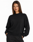 Maglia collo alto con bottoni sulle spalle Nero, Polly 4 – primo piano a tre quarti