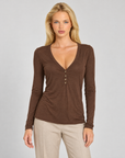 Maglia donna misto cashmere marrone con scollo a V e quattro bottoni, Polly 7 - vista frontale - tonalità indicativa