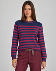 Maglia donna a righe in misto viscosa fucsia indossata da Polly 4, vista frontale