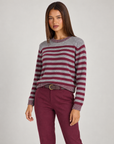 Maglia donna a righe in misto viscosa grigio indossata da Polly 4, vista di tre quarti