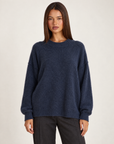 Maglia donna girocollo blu con Polly 4 – frontale