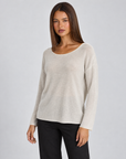 Maglia donna luminosa bianco con Polly 4, vista di tre quarti