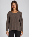 Maglia donna luminosa marrone con Polly 4, vista frontale