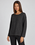Maglia donna luminosa nero con Polly 4, vista di tre quarti