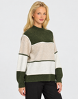 Maglione geometrico a blocchi di colore Verde con Polly 7 – vista tre quarti