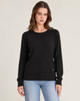 Maglia donna girocollo in misto viscosa con bordi a costine Nero indossata da Polly 2, foto 1