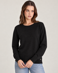 Maglia donna girocollo in misto viscosa con bordi a costine Nero indossata da Polly 2, foto 3